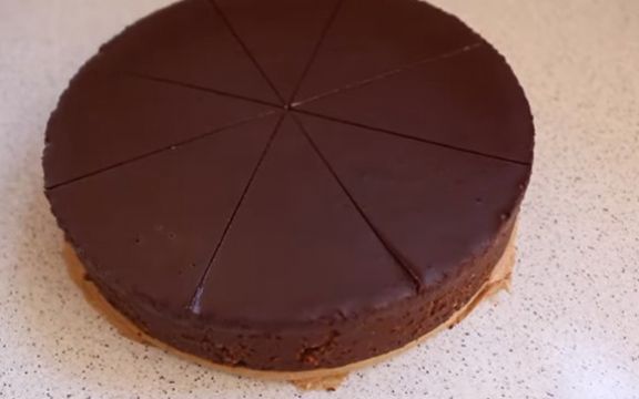 Čokoladna torta od tri sastojka! (VIDEO)