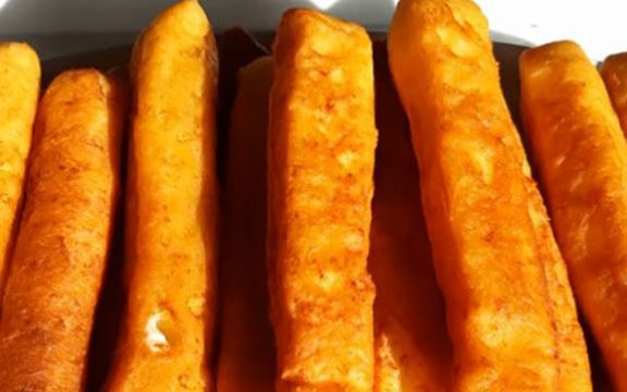 Brze piroške sa sirom i kukuruznim brašnom! (VIDEO RECEPT)
