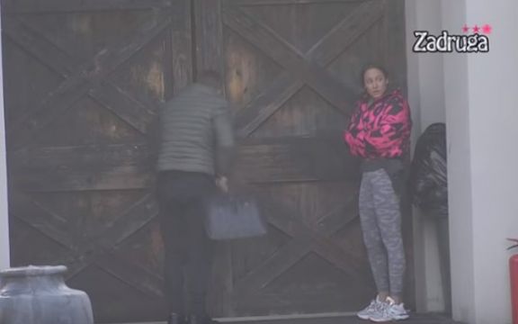 Luna Đogani beži iz rijalitija Zadruga! Gagi joj pomaže! (VIDEO)