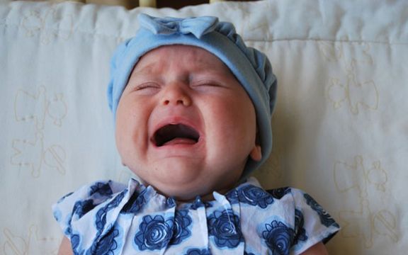 Zašto vaša beba plače! Sedam razloga i sedam načina da je smirite!