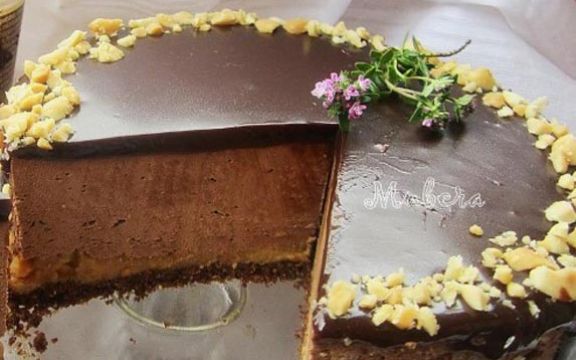 Čokoladna mousse torta sa kikirikijem i karamelom! (RECEPT)