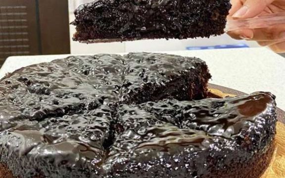 Brzi čokoladni kolač koji se neće lepiti za bokove i stomak! (RECEPT)