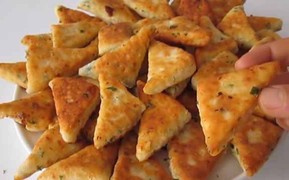 Hrskavci sa feta sirom za doručak! (VIDEO RECEPT)