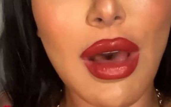 Kakvo oduševljenje! Trik za punije usne! (VIDEO)