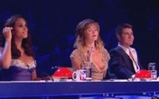 Finale britanskog Talenta: Amanda Holden imala nezgodu sa dubokim dekolteom (Video)