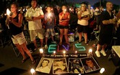 Obeležena godišnjica smrti Elvisa Prislija: Hiljade fanova odalo počast kralju rokenrola