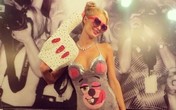 Paris Hilton se na zabavi Hju Hefnera prerušila u Majli Sajrus! (Foto)