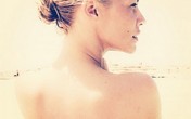 Nataša Bekvalac prvo oduševila provokativnim kupaćim, a danas je već u toplesu! (Foto)