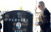 Goga Sekulić doživela šok na groblju! Pevačicino ime izbrisano sa Igorovog spomenika (Foto)