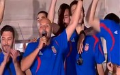 Spektakularan doček košarkaša Srbije u Beogradu: Preko 20.000 ljudi pozdravilo srebrne momke! (Video)