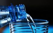 Jedan sastojak flaširane vode je posebno opasan za one koji imaju čest zdravstveni problem!