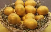 Kako ofarbati jaja za Vaskrs? Možda su zlatna jaja odlična ideja! (RECEPT)