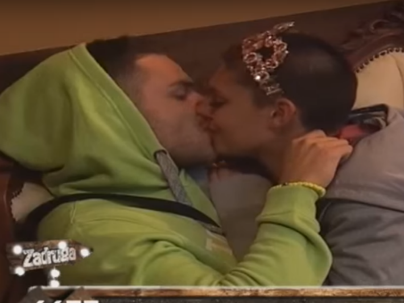 ZADRUGA: Nova ljubav! Njih dvoje razmenjivali su vrele poljupce pred svima! ..