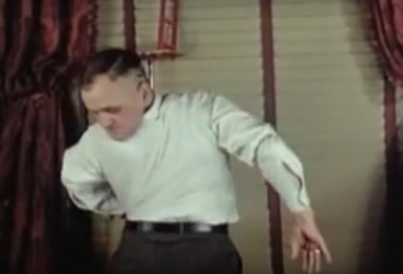 Bobi dečko sa rotirajućom glavom: Poznatiji kao čovek sova! (VIDEO)