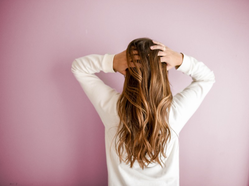 Šampon za suvo pranje kose: Sve što treba da znate o pravilnoj upotrebi