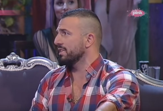 Amidži šou: Vladimir Tomović opleo po Kristijanu Goluboviću! (VIDEO)