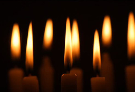 Sveća je simbol molitve! Ali njen plamen ne zamenjuje molitvu!