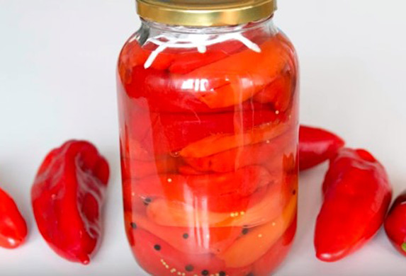Medene paprike: Slatko-kisela zimnica koju ćete obožavati!