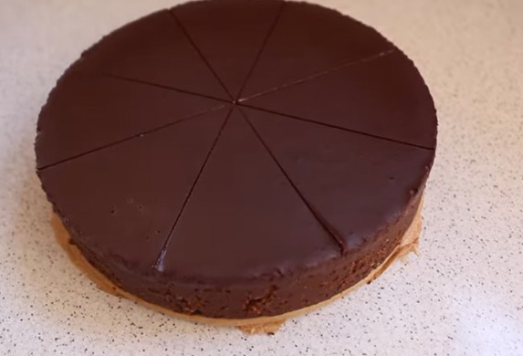 Čokoladna torta od tri sastojka! (VIDEO)