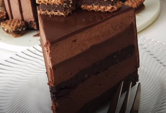 Kremasta, bogata, čokoladna torta! (VIDEO RECEPT)