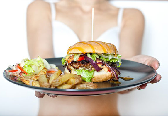Jedan način sprečava gojaznost: Da li je bolje zaspati gladan ili sit? 