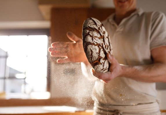 Trik kako da stari hleb opet bude kao tek pečen!