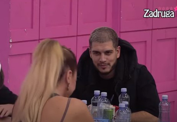 Iskoristila je gužvu! Sandra Rešić priznala Dejanu da ga voli! (VIDEO)