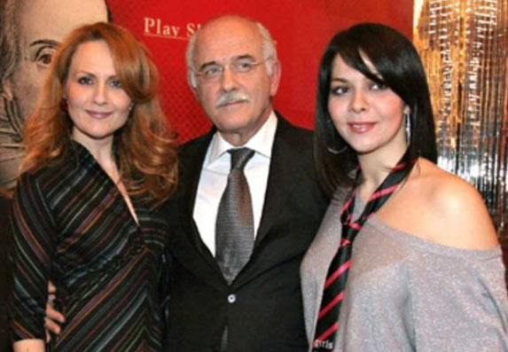 Aleksandra i Anja Kovač se ni na sahrani oca nisu pozdravile sa Kristinom!
