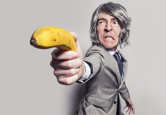 Čovek u napadu hormonskog besa progutao bananu! 