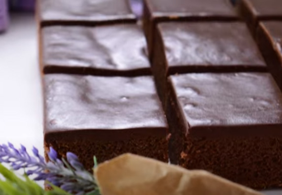 Jeftin čokoladni kolač božanstvenog ukusa! (RECEPT)