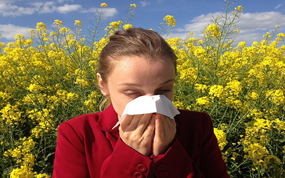 Pet načina za bolji san tokom sezone alergija