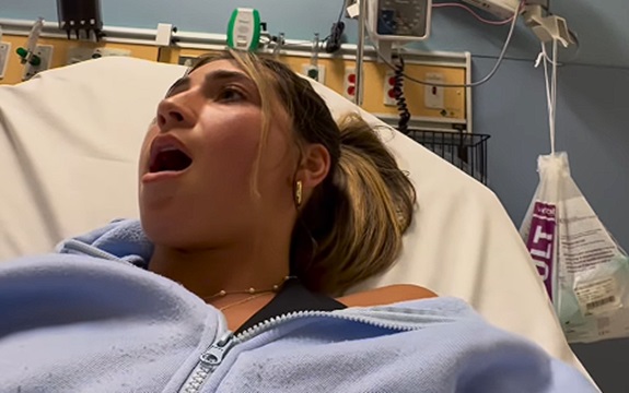 Influenserka završila u bolnici nakon bizarne nezgode: 2.5 miliona ljudi reagovalo na njen video (VIDEO)