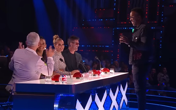Takmičar otkrio tajnu o sudiji uživo: Neobičan trenutak u Britains Got Talent! (VIDEO)