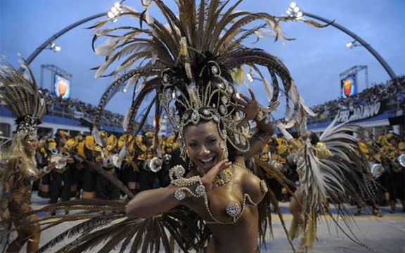 Vruće devojke sa brazilskog karnevala (Foto)