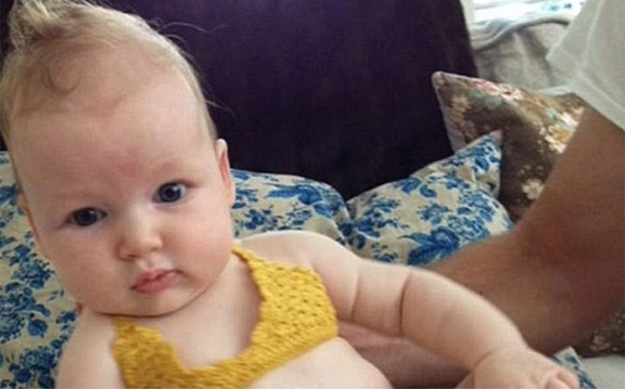 Džesika Simpson obukla bebi bikini (Foto)