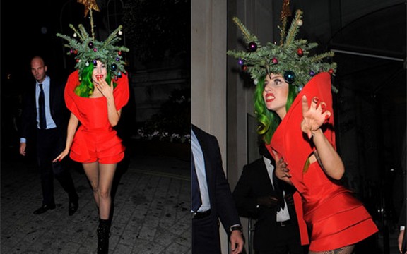 Lejdi Gaga ponovo šokira stajlingom: Prošetala Londonom kao božićna jelka! (Foto)