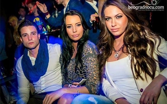 Sara Trajanović, Boris Stamenković i Katarina Grujić uživali na žurci, nisu primetili tuču Anastasije Buđić! (Foto)