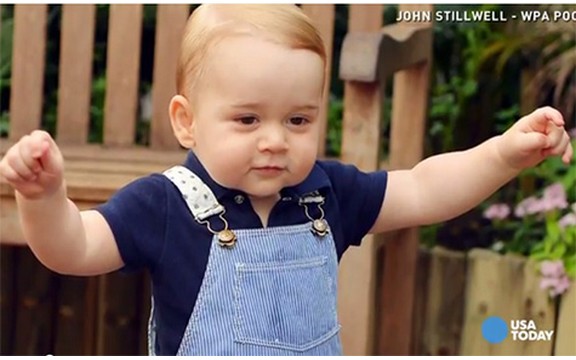 Mali princ Džordž proslavlja svoj prvi rođendan u Londonu (Video)