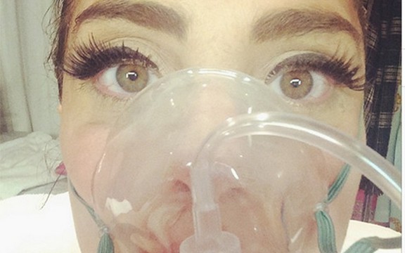Lejdi Gaga se razbolela na turneji, završila u bolnici! (Foto)