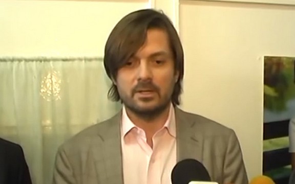 Milanu Popoviću 25.000 evra odštete, jer je sina viđao u Hrvatskoj?