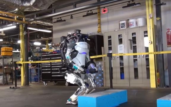 Neverovatno: Pred ovim robotom bi se i sportisti postideli! VIDEO