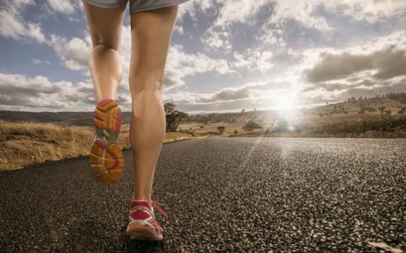 Patike za trčanje i šprint: Redovni treninzi za poboljšanje stabilnosti kostiju!