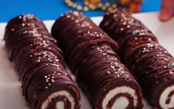 Najfiniji i najmekši čokoladni rolat! (VIDEO RECEPT)