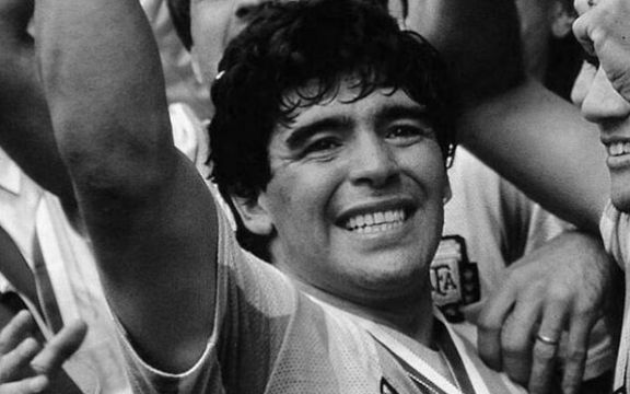 Svet sporta tuguje! Preminuo Dijego Maradona! (VIDEO)