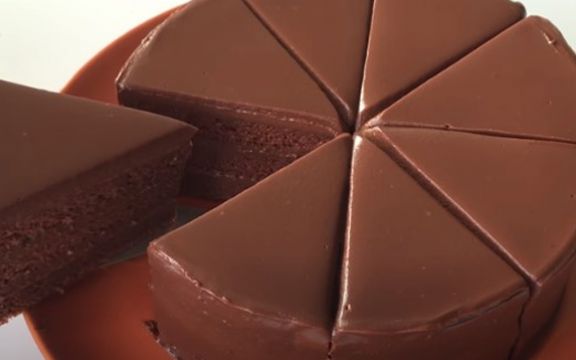 Ovo nije čokoladna već najčokoladnija torta na svetu! (VIDEO)