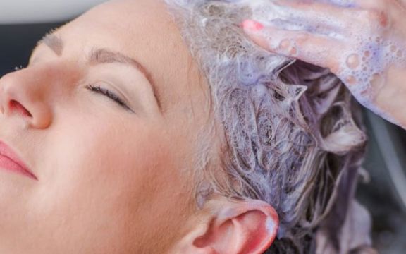 Napravite šampon za masnu kosu! (RECEPT)