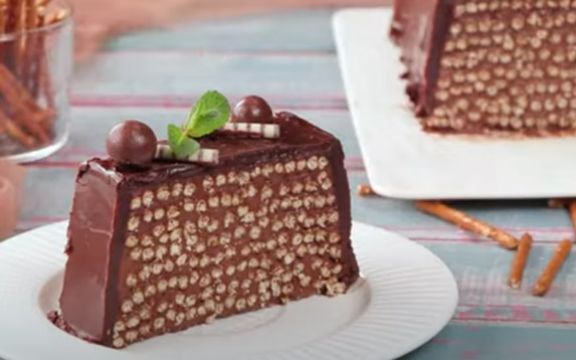 Čokoladni kolač koji se ne peče! Savršena letnja poslastica! (RECEPT)