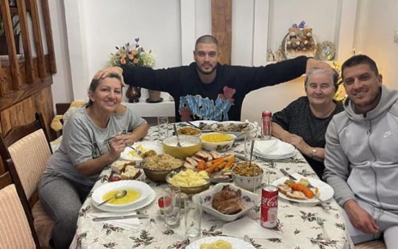 Dejan Dragojević prvi put posle pet godina slavi Božić sa porodicom! (VIDEO)
