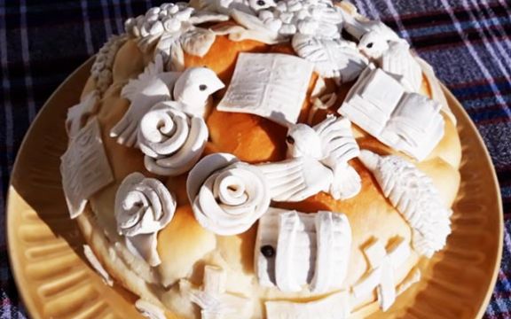 Kako da vam ukrasi za slavski kolač budu snežno beli?! (RECEPT)