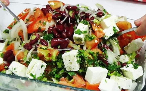 Nećete osećati glad! Ova obrok salata topi kilograme! (RECEPT)